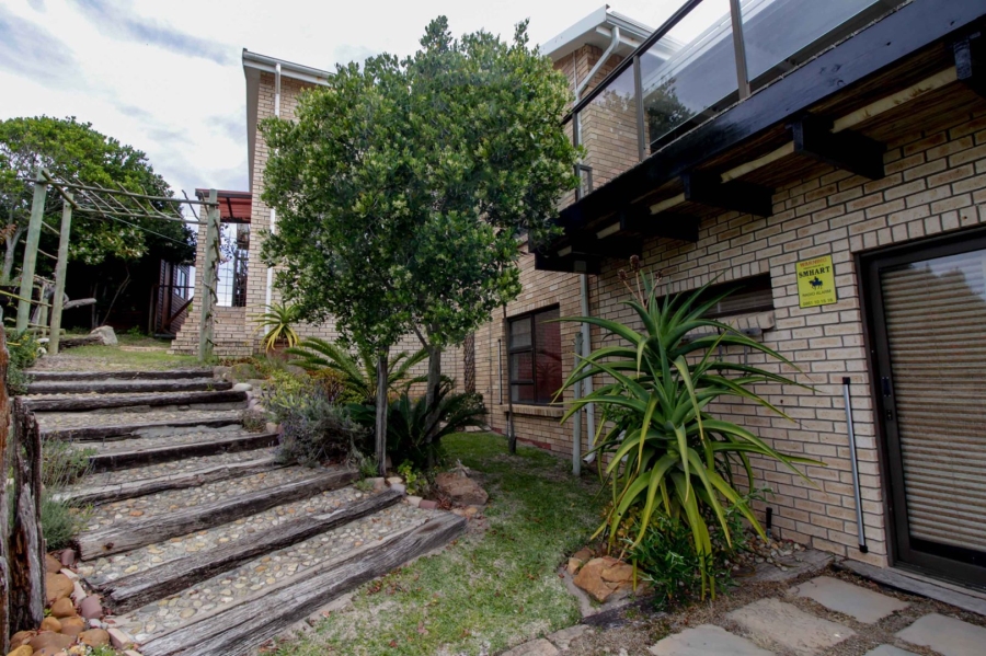 5 Bedroom Property for Sale in Paradise Beach Eastern Cape